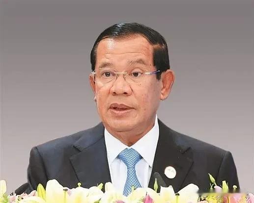 洪森今晚彻夜难眠，
柬埔寨又上国际头条，没想到又是他没面子的事，人民法院竟被一名