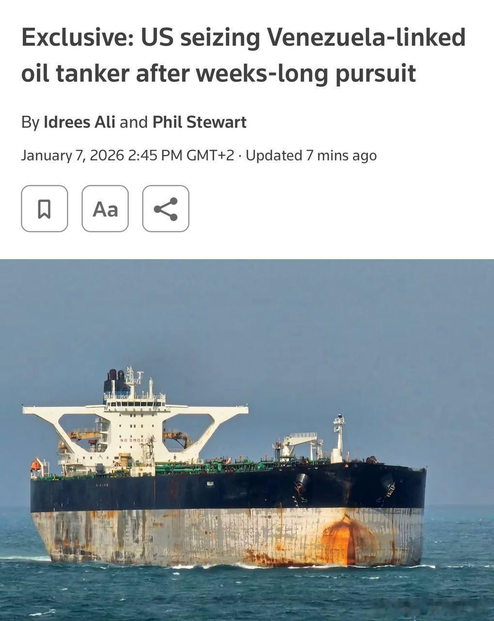 俄罗斯的军舰和潜艇就在油轮旁边，但是眼睁睁看着油轮被美国扣押却装作看不见。 