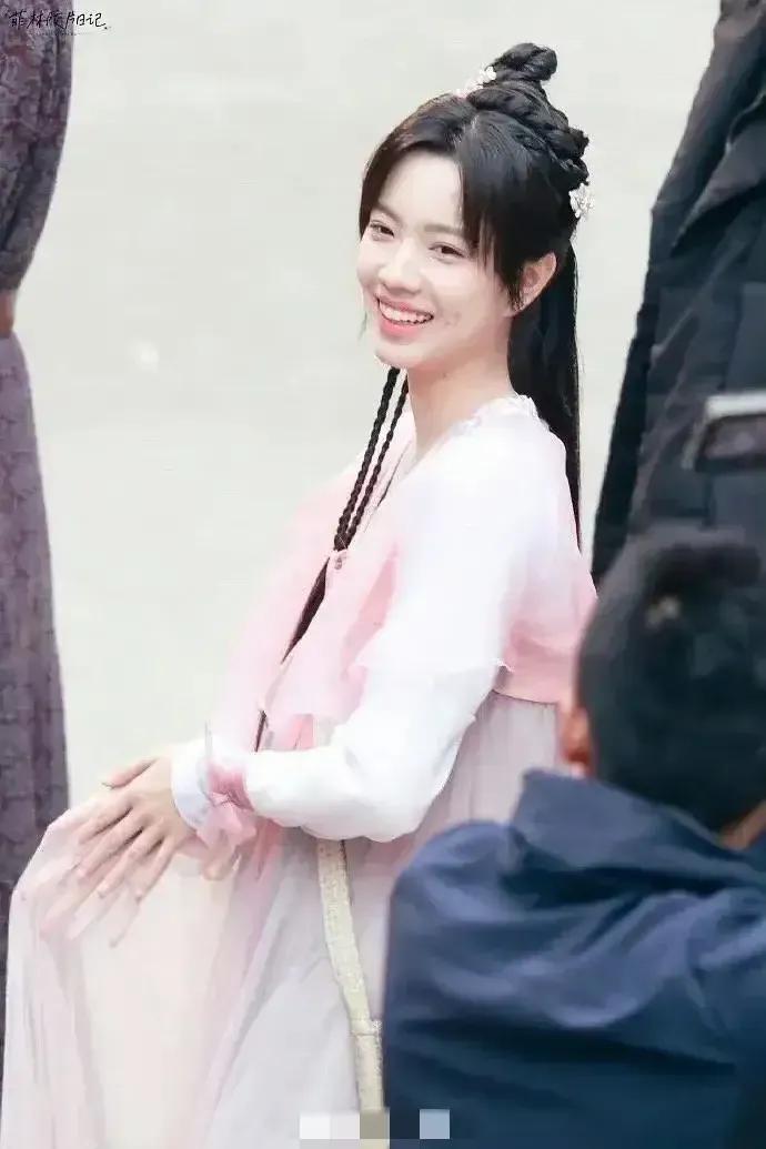 如果让白鹿来演黄蓉，是不是更适合一些呢？

徐克的新版射雕黄蓉人选一公布，便遭到