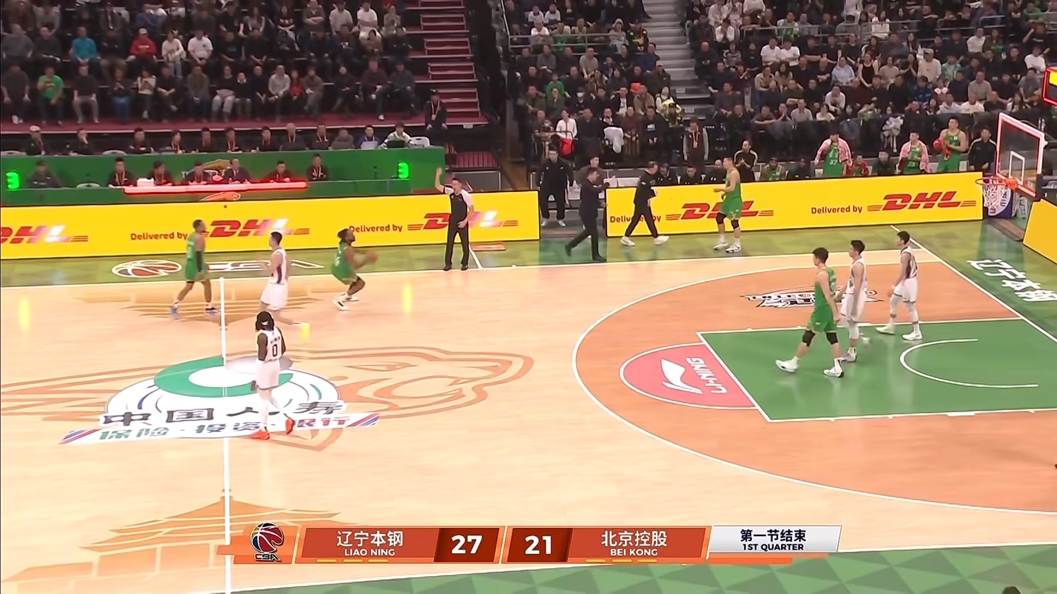 随着布朗三分命中辽宁队主场对北控第一节比赛结束辽宁队暂时领先6分辽宁男篮vs北控