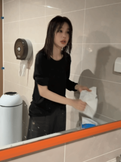 徐梦洁在星光大赏后台洗头 徐梦洁用实际行动证明：女明星的包袱，说丢就丢！星光大赏