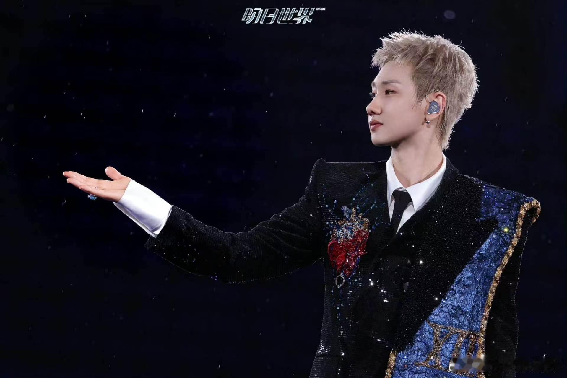 汪苏泷电音版传世乐章 舞台惊喜曲目上线，强劲电音交织温柔唱腔，每一段旋律都直击心