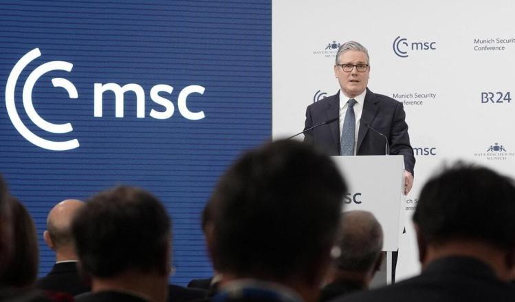 英国又要“入欧”了！
英国首相斯塔默昨天在慕尼黑安全会议上说：“我们（英国和欧盟