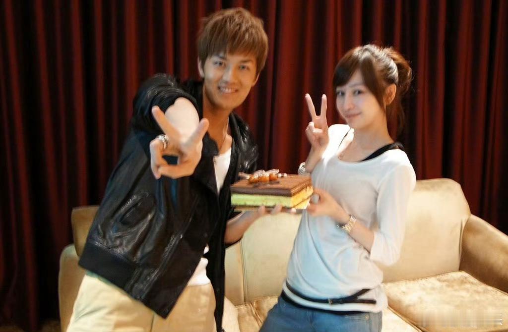 曝王心凌吴克群同回家可以啊，这两人如果在一起，一点不违和先祝福！王心凌：爱你吴克