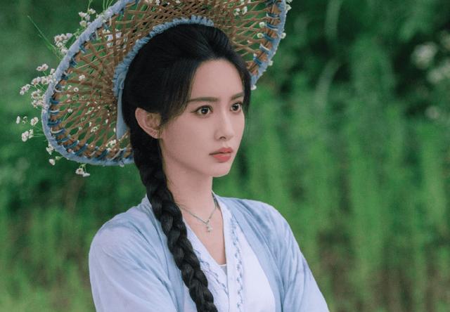 《桃花映江山》描绘了一幅封建婚姻制度下女性生存的残酷图景。三位妻子不同的选择与结