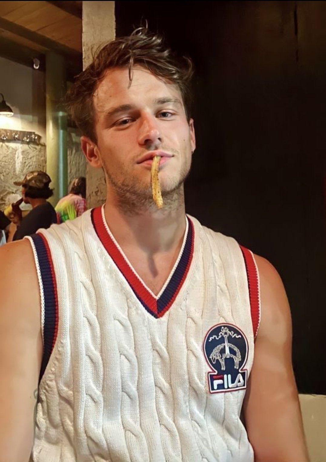 Brandon Flynn 吃薯条！
🍟