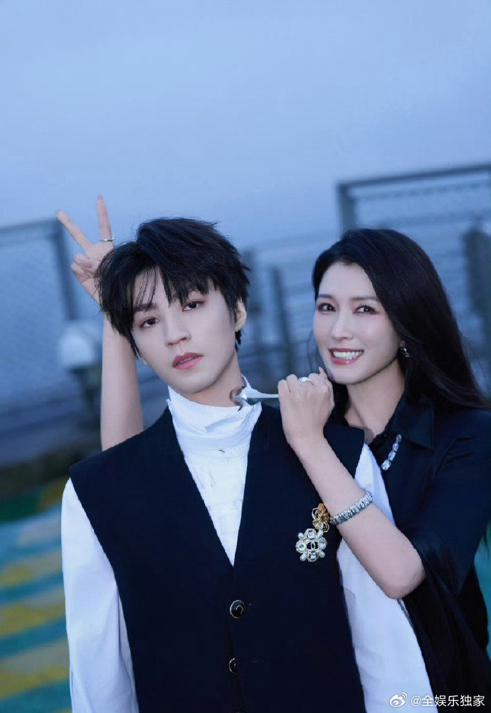 徐洁儿感谢小凯弟弟 不推脱不敷衍，爽快答应姐姐的请求，王俊凯的格局真的很加分。乘