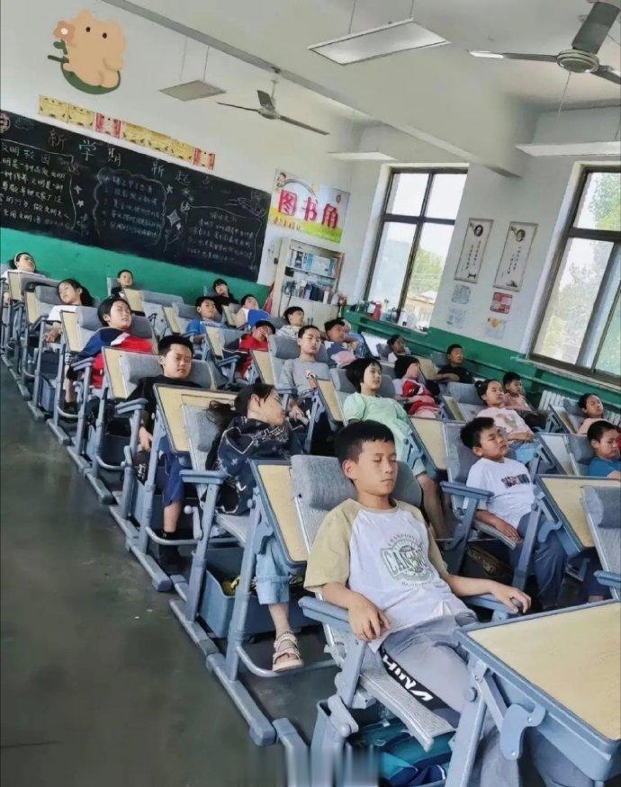 现在的学生真的太幸福了 ​​​