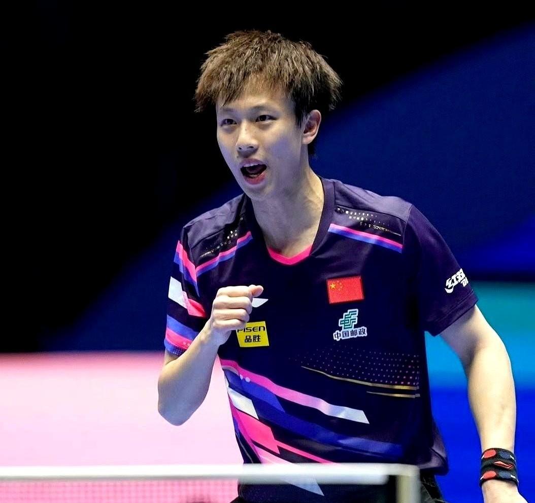 二月新加坡大满贯的国乒名单，出来了，手机屏幕往下滑，王楚钦、梁靖崑、林诗栋……一