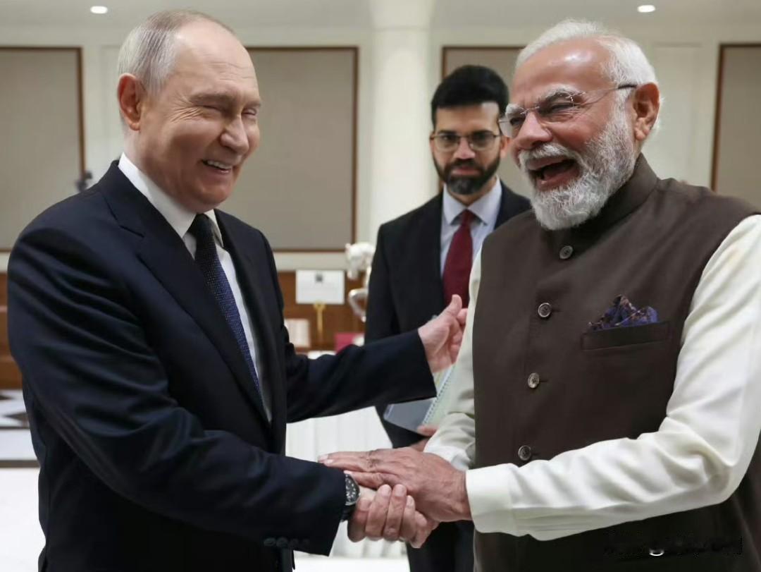 印媒称，普京访问印度提升两国军事合作水平，印度将从购买俄制军备逐步转变为与俄罗斯