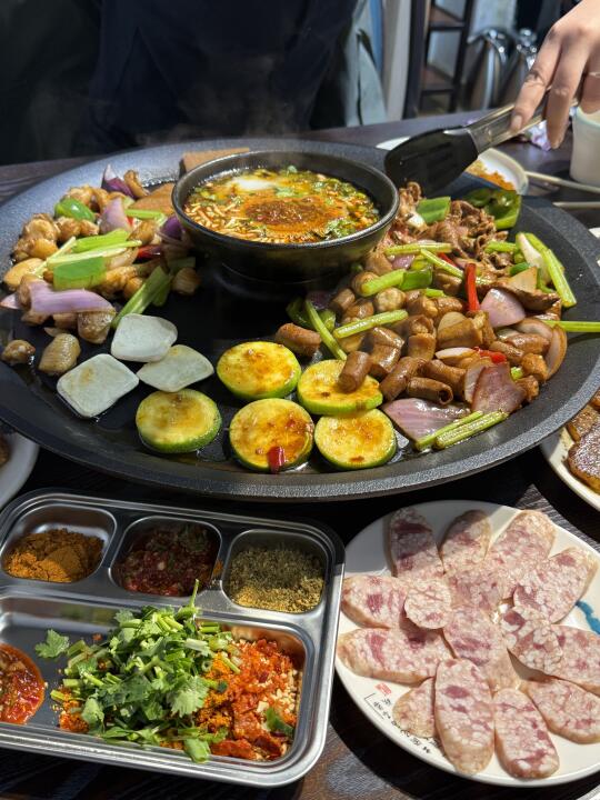 在佳木斯也能吃到贵州活油烙锅啦🥘