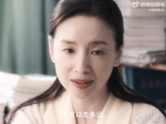 倪妮这一段完全受伤小猫来着 倪妮把这段戏的细节处理得太好了，和妈妈对峙时，她的手