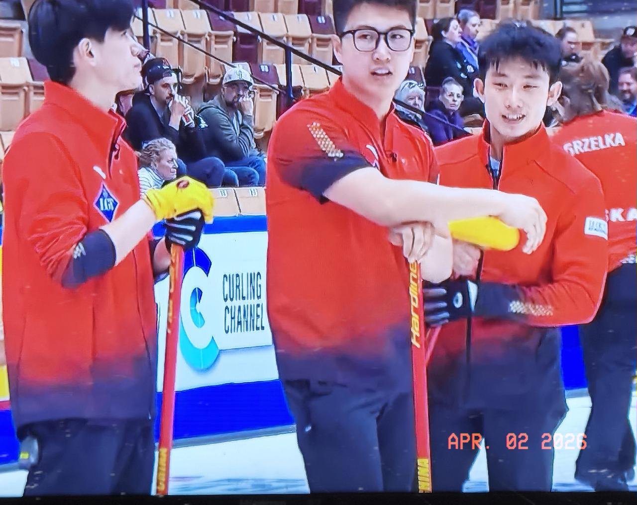 2026男子冰壶世锦赛循环赛，中国队目前战绩为3胜5负：
8-7 绝杀捷克，
2