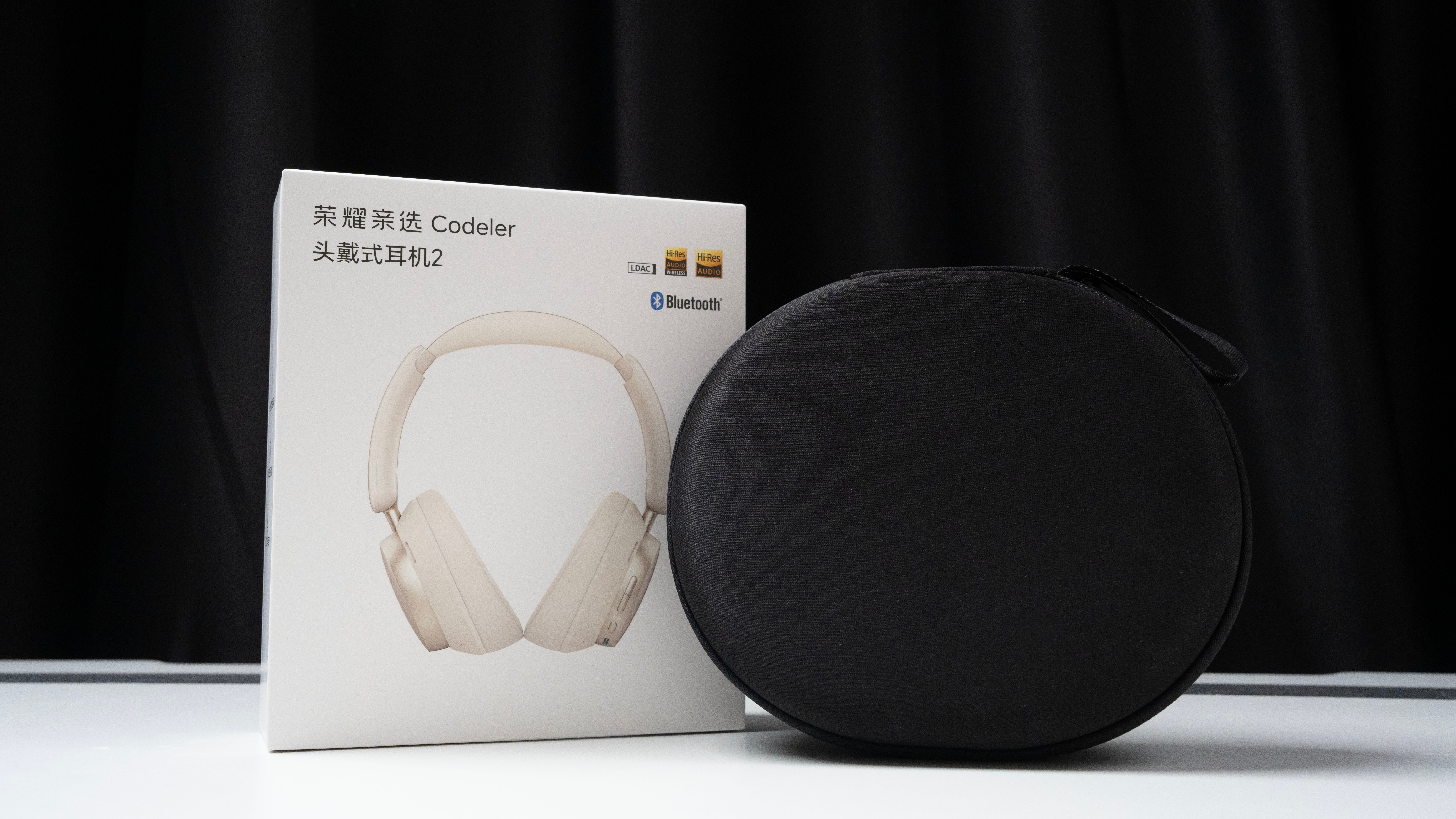 收到个荣耀亲选 Codeler 头戴式耳机2，开箱给大家看看这款头戴式耳机的细节