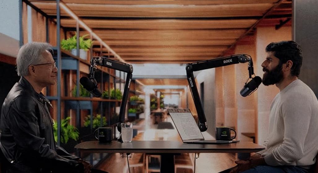 美国精英圈彻底分裂：有人看似帮中国，有人才是真懂美国利益。
黄仁勋公开激烈反对对