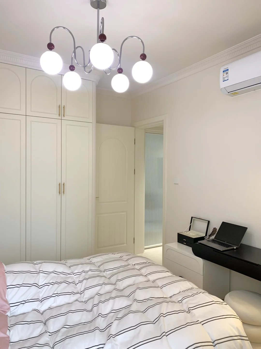 早上8点，又是不想出门的一天🤣……