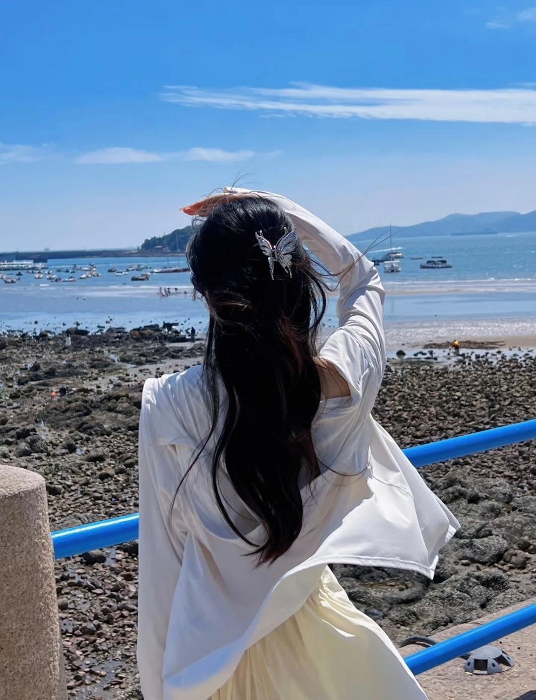 双向奔赴的赌局
 
你问我，愿不愿做你的女朋友
我还没开口
你就笑着补了句——