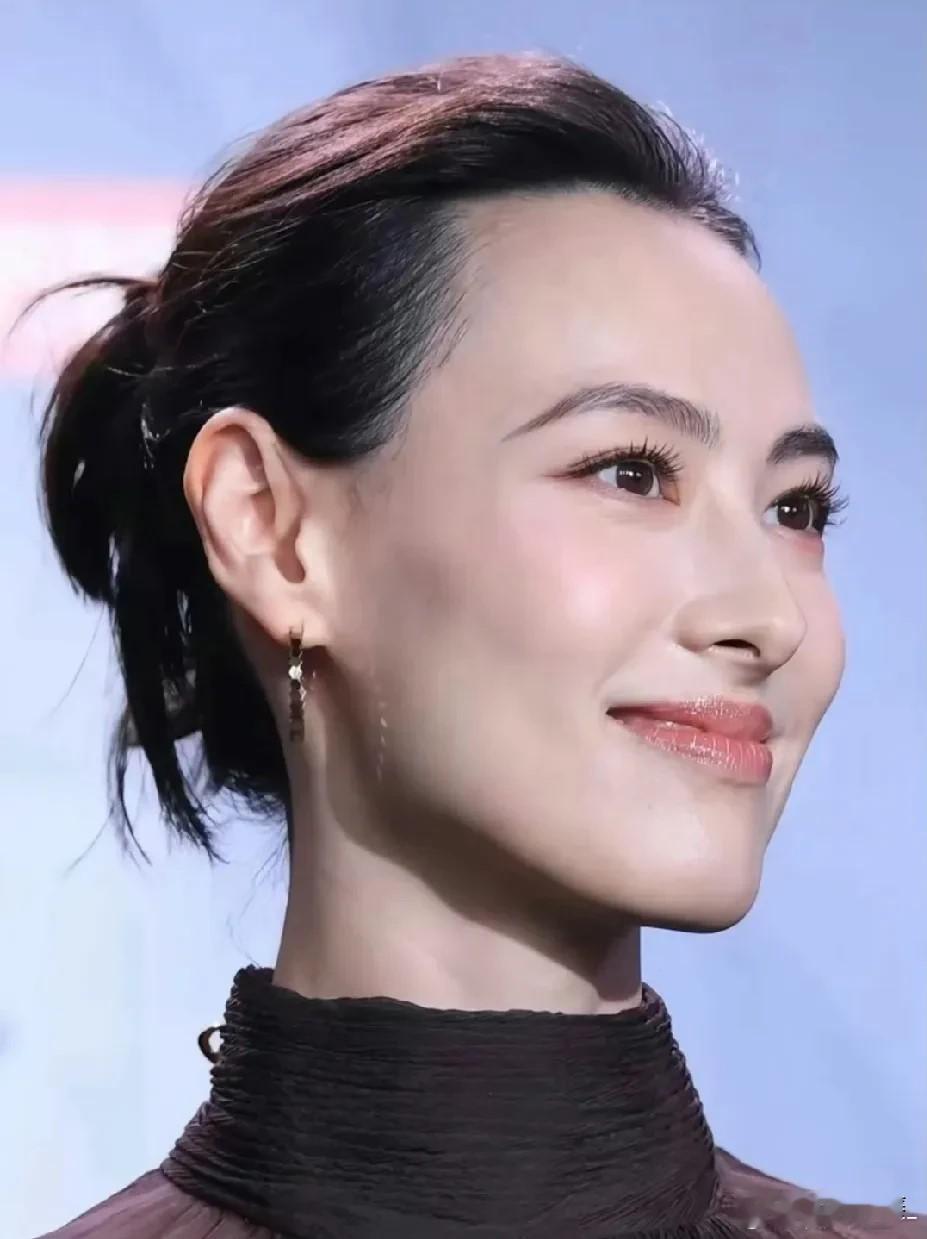 女星聪不聪明，其实一眼就能看出来。 梁洛施和大甜甜，都是靠着同一个套路实现跃升。