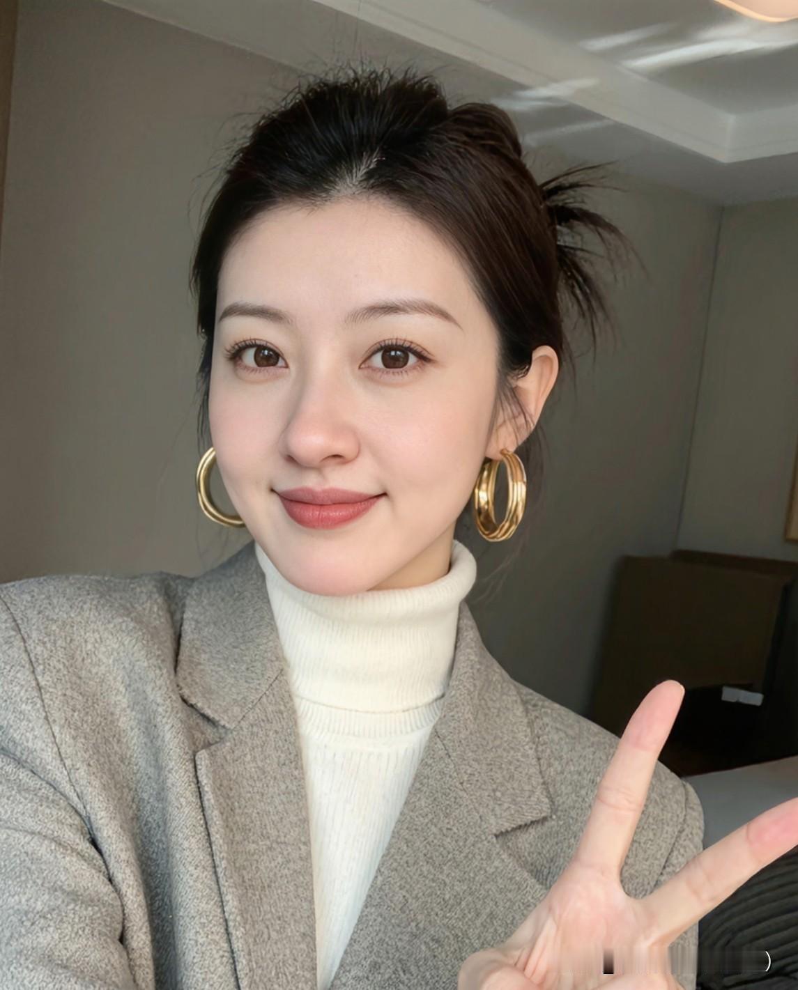 人生不必追求完美，
小满即是圆满。
内心安定的人，
懂得接纳自己的不完美，
允许