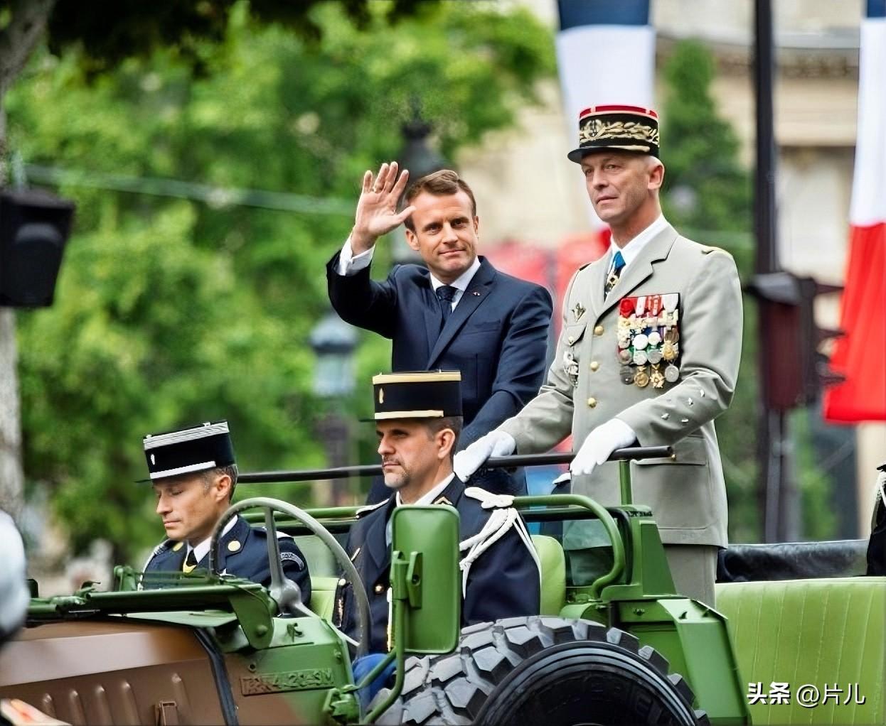 不可思议！法国总统马克龙在伊朗最高领袖选出后，主动与伊朗总统佩泽希齐扬进行了通话