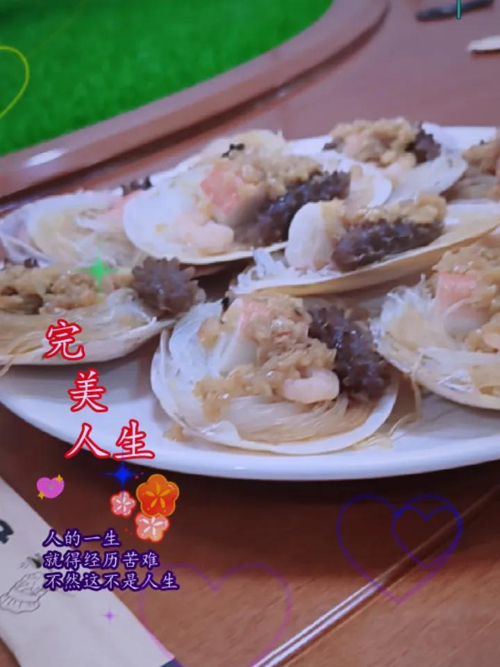 美食美酒美心情……老同学们好久不见，借今天婚宴聚在一起畅所欲言，说不尽的家长里短
