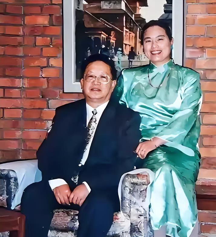 2005年，中国驻尼泊尔外交官朱敏才退休后，瞒着子女，带着妻子连夜离家，从此杳无