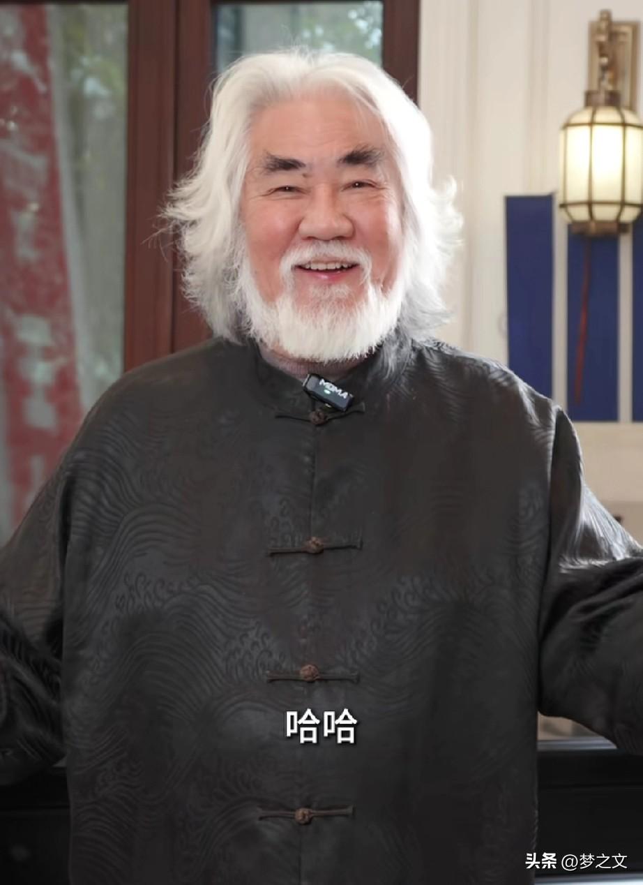 张老师说，你永远都是要相信自己，因为没有人会盼你好，你一定要藏两样东西，一个是心