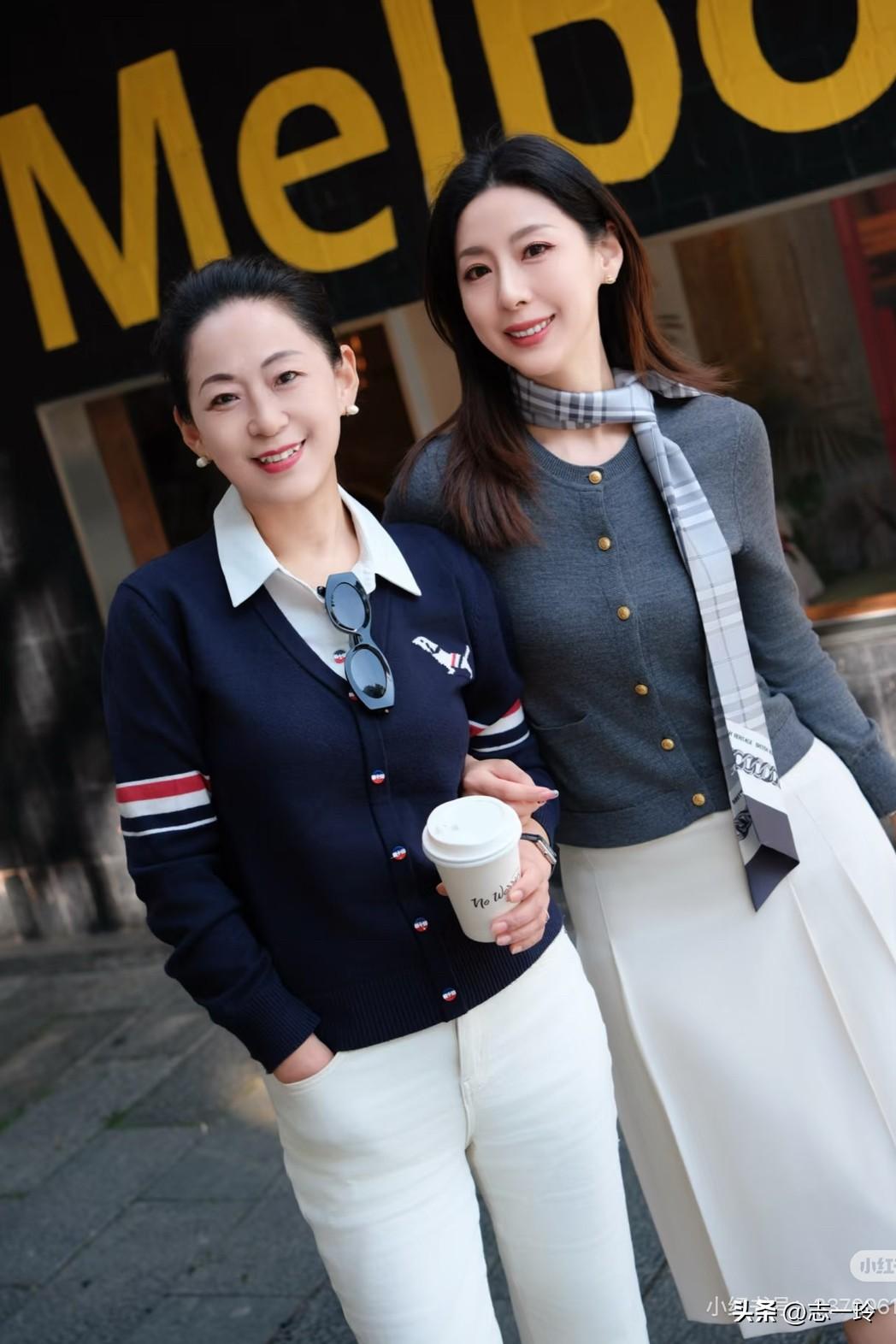 早春的第一场户外约会，当然是和妈妈👩
解锁今日份的50+和30+老钱风母女穿搭
