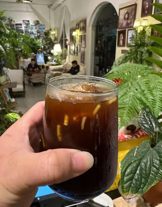 贵州大姨高度认可折耳根咖啡贵州嬢嬢夸肖战有品味折耳根与咖啡的神奇碰撞，地域风味跨