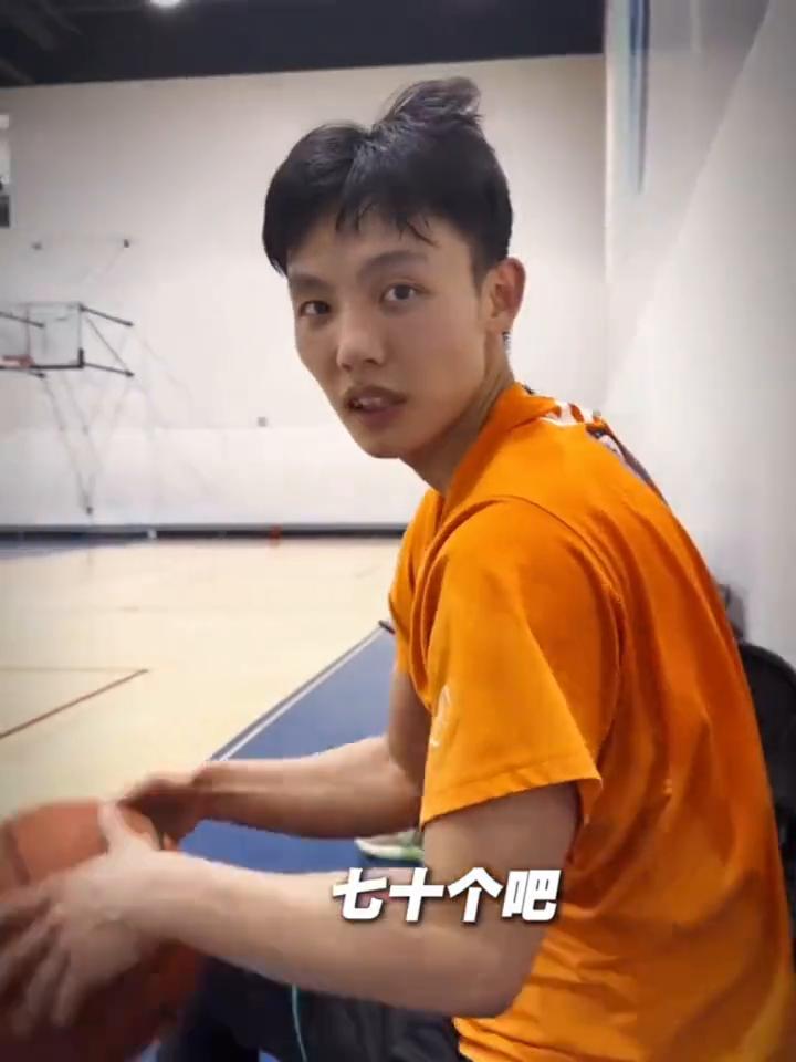 有几个高兴？一百个机器，粉。