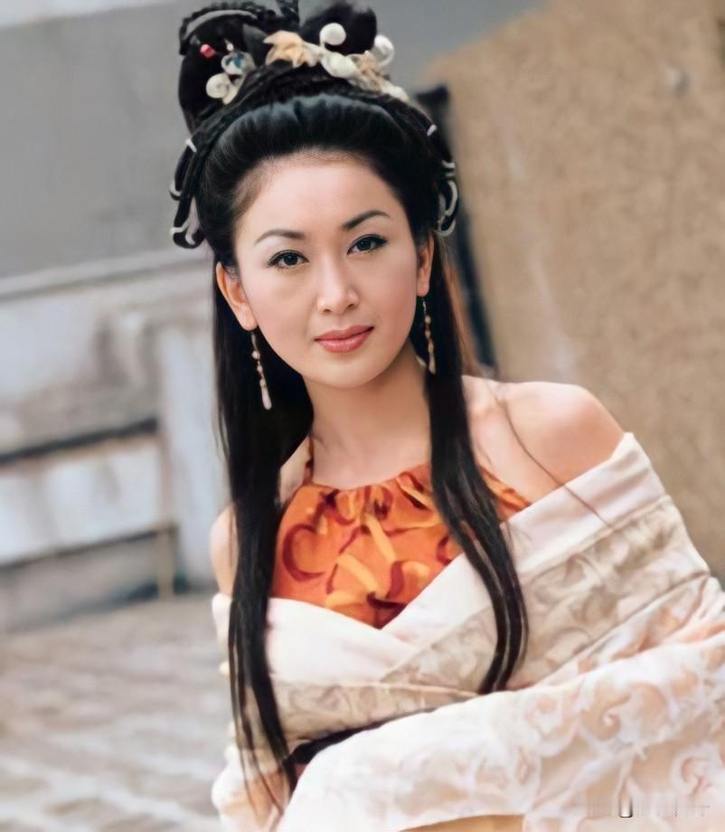 其实妲己是整个神话传说里最姚艳魅惑的女人，而且是天上狐狸拥有迷惑人之法再配上她绝