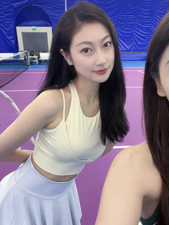 周末网球局来咯🎾 当然要穿小裙裙啦