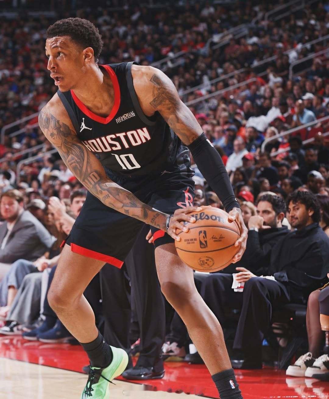 明日vs太阳，火箭将身穿黑色球衣！这套球衣目前4胜2负太阳vs火箭休斯顿火箭新赛