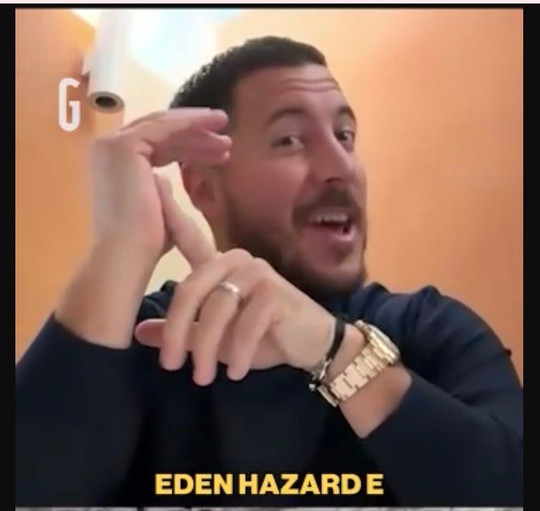 Q：“在切尔西效力期间，萨里曾建议你以C罗的生活方式为榜样。”🗣️阿扎尔：“是