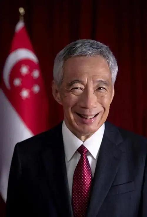 很多人可能都不知道，目前新加坡人不希望西方落后于中国的，他们整天在呼吁西方要防备