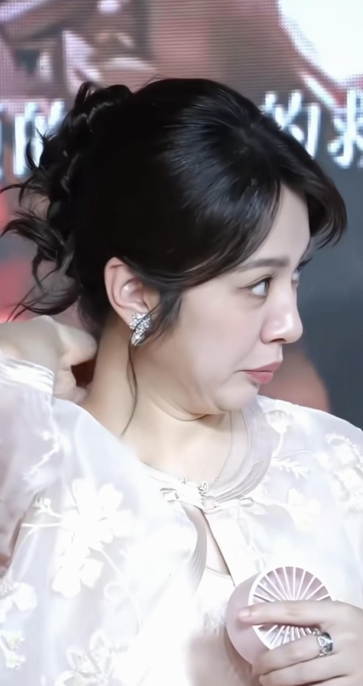 张嘉益的戏搭子王晓晨，颜值高，演技好，只是37岁还不结婚，青春易逝，可惜了呀。
