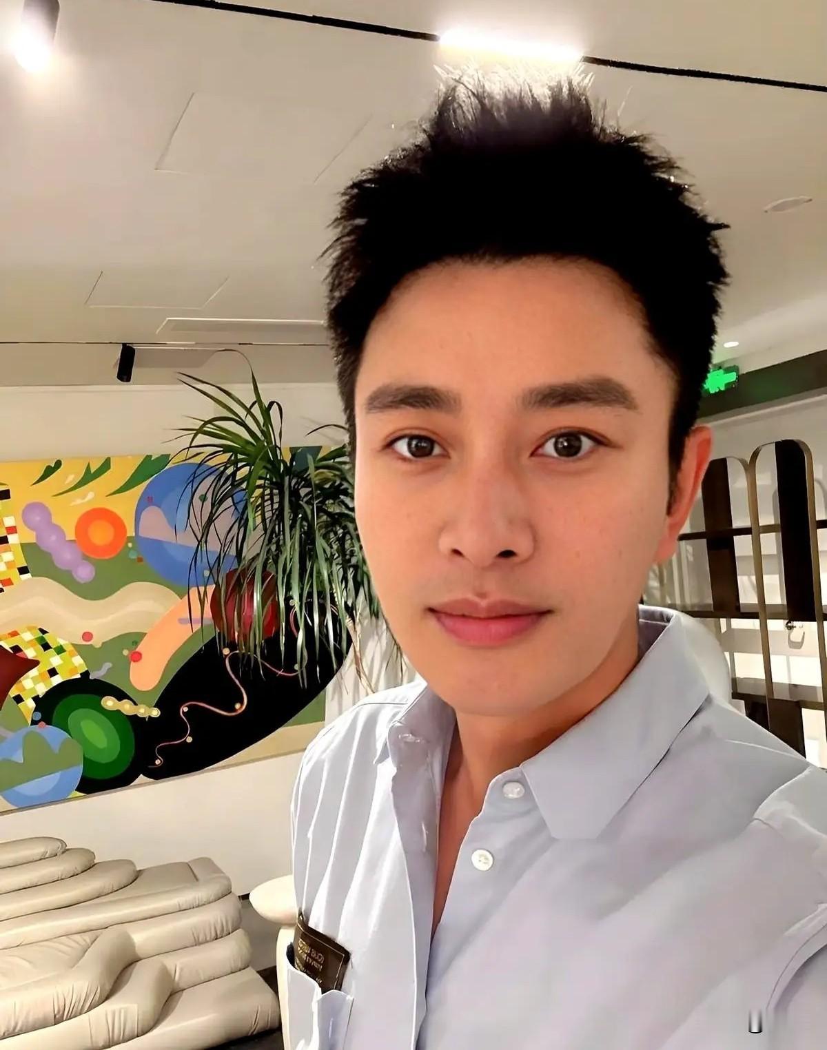 娱乐圈不少夫妻分开后，往往争执不休，一地鸡毛，贾乃亮却走出截然不同的局面。
 