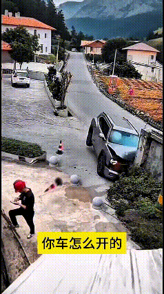 看到这个视频，瞅这一幕给我笑嘞直拍大腿，又替这大哥捏把汗！
 
这司机怕不是把油