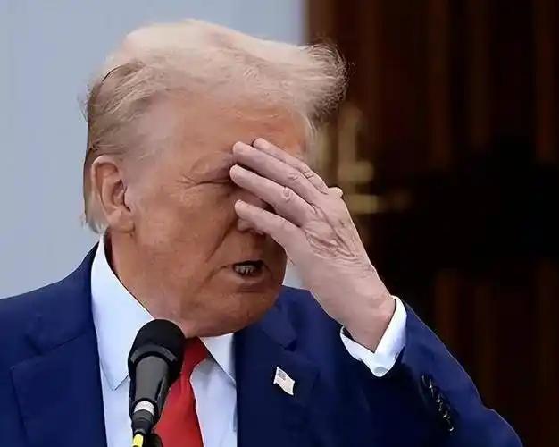 特朗普这回真是搬起石头砸了自己的脚
 
费了半天劲把马杜罗送进纽约班房，结果一回