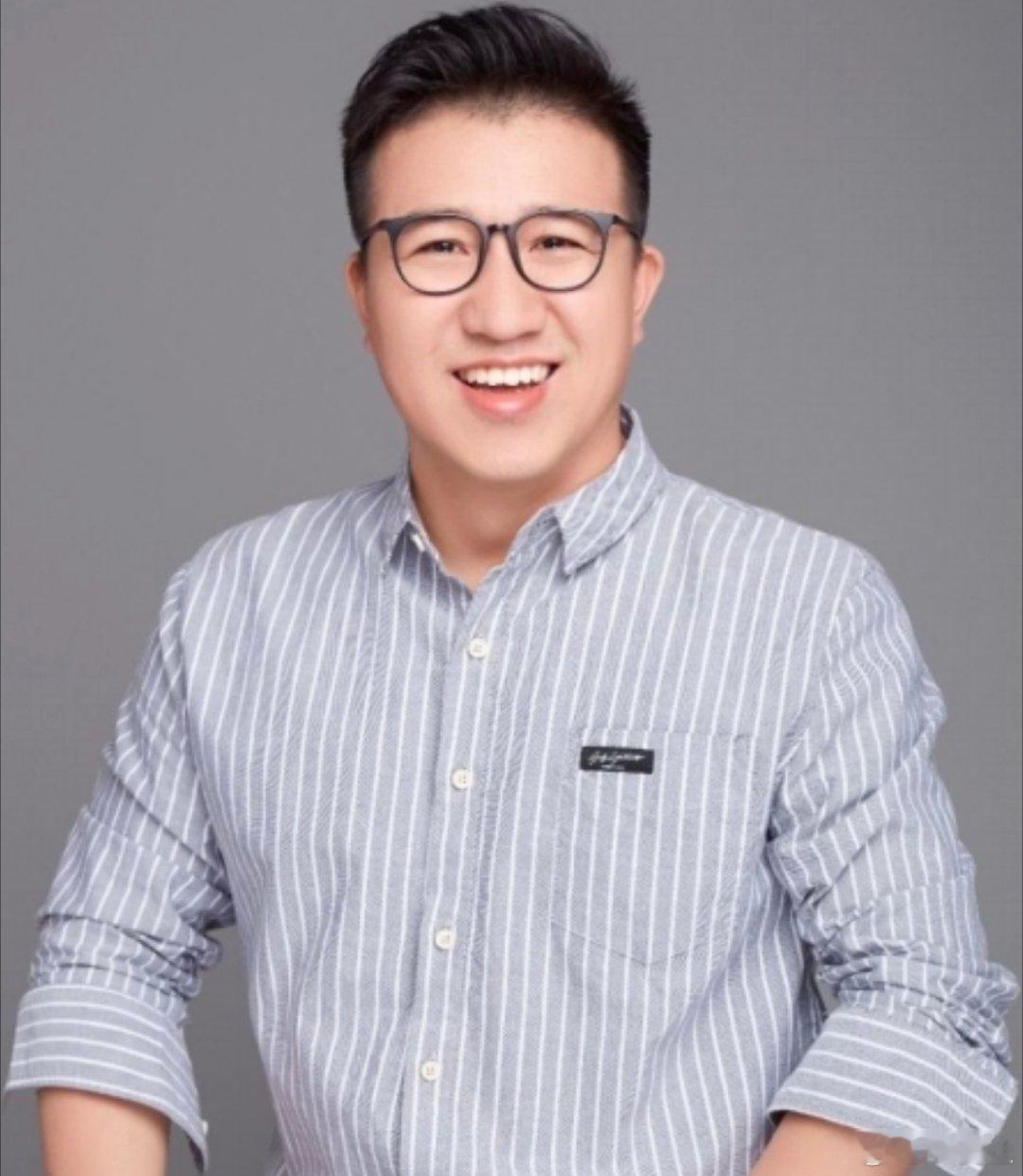 关海涛重回荣耀任职原极氪汽车首席品牌官关海涛近日重新入职荣耀市场营销部。此前，关