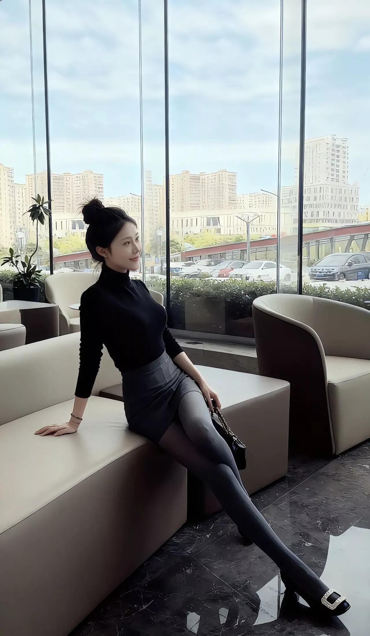 都市白领的优雅姿态，时尚穿搭气质职场穿搭 都市女性穿搭 职场知性穿搭 商务女性穿