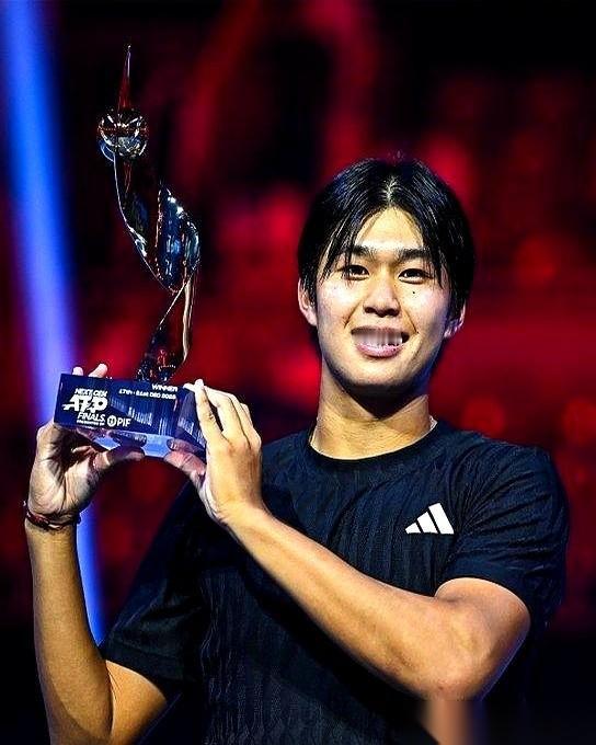 别看最后比分是横扫，其实最要命的，就是第一盘那个抢七。
那一口气要是没提上来，输