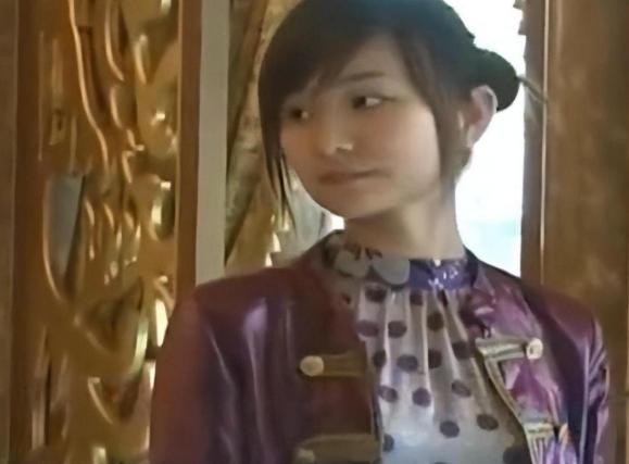 2011年，深圳一名才16岁的男孩欲跳桥自杀，被一名过路的19岁女孩看到，她上去