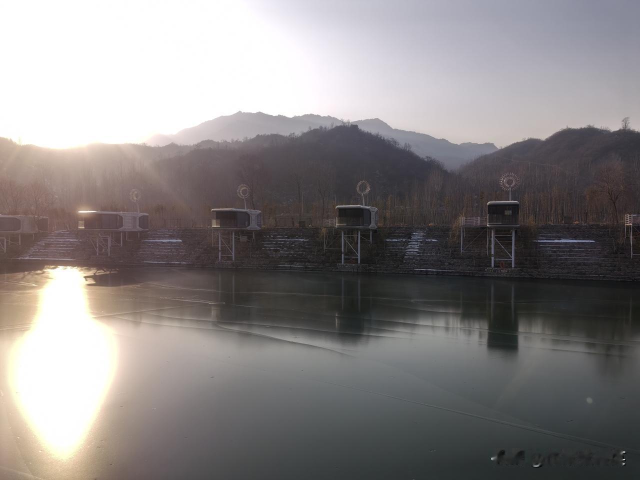 终有一日你将懂得， 治愈伤口的从非光阴流逝， 而是心中那份放下与眼界。 心若磐石