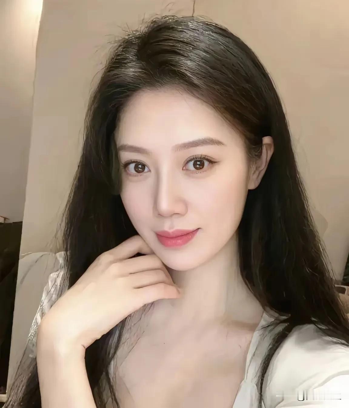 人间满目皆清欢，​唯有时光不负秋。 ​​​