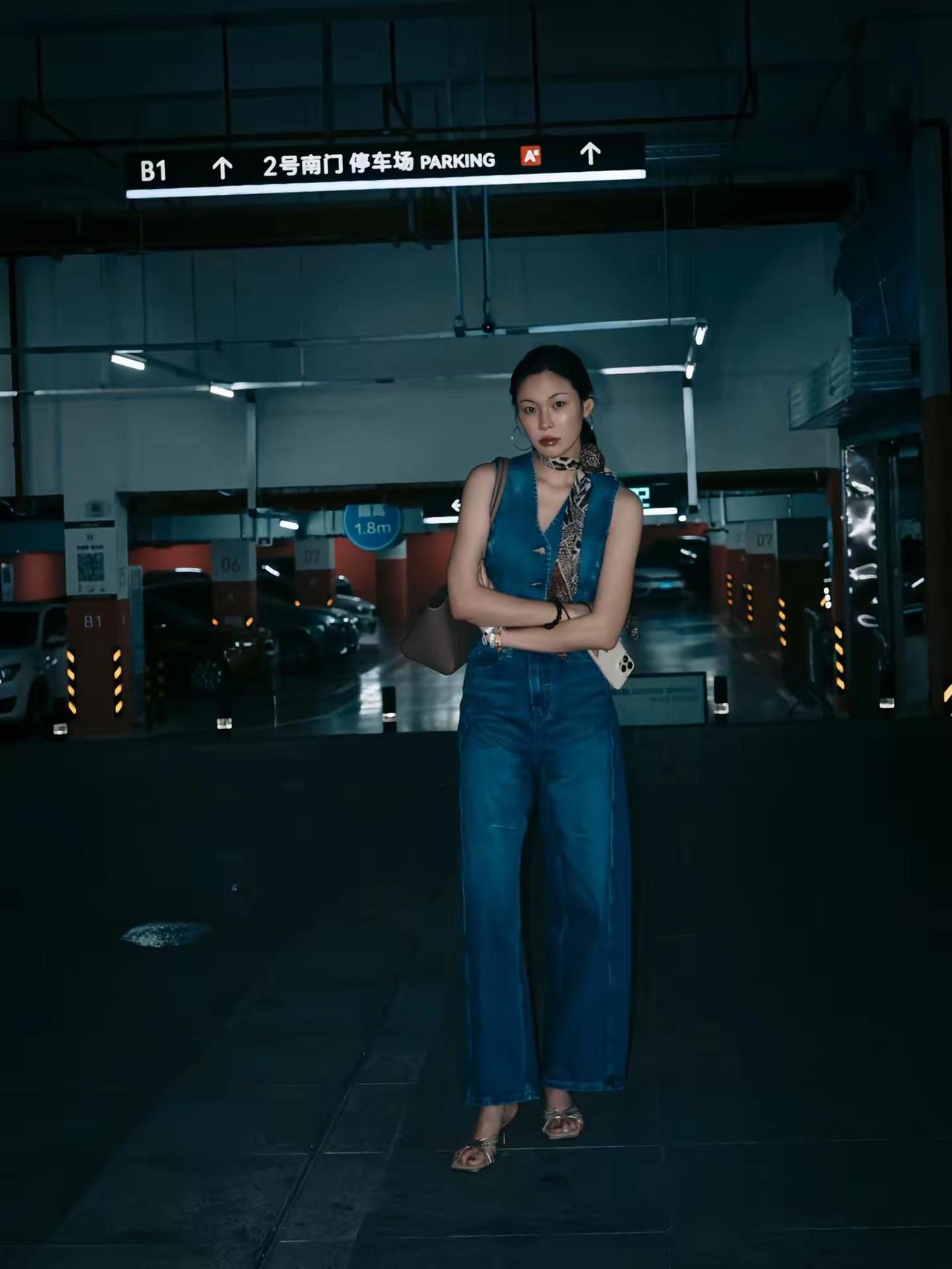 通勤穿搭 富婆 年底买个八手路虎
