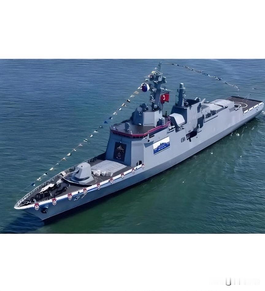 军迷社区——朝鲜新型驱逐舰崔贤级
该舰满载排水量约5000-5500吨，被称为朝