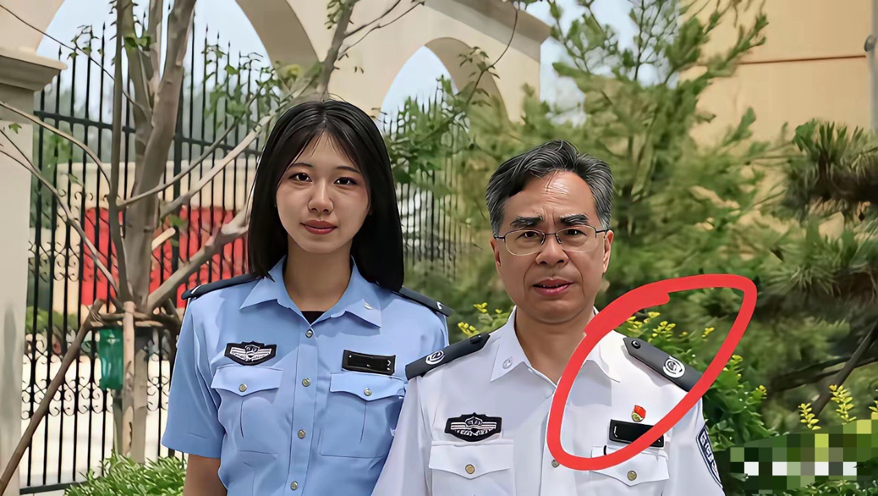 这警衔一挂，走路都得带风吧 