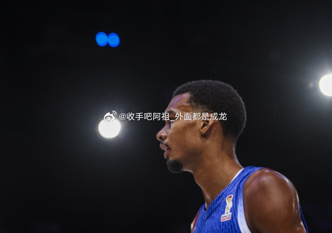 法国男篮主教练弗雷德里克·福图谈到球队未来愿景。他说：“我们的目标是成为世界上防