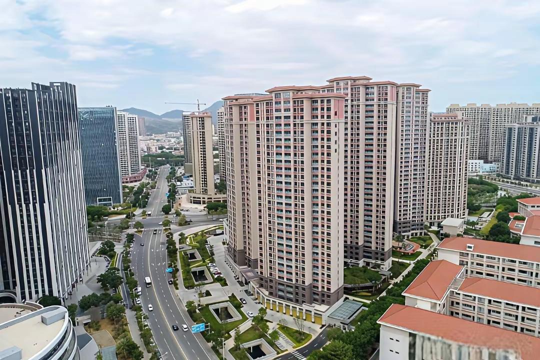 厦漳泉楼市的分化，表面看是价格和库存的差距，本质上是三座城市在“人口吸引力”与“